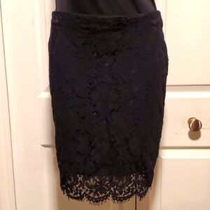 Banana Republic Women's Floral Embroidery Black Skirt - Size 6